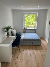 Отдельная комната сдается в аренду за 875 € в месяц в Munich, Andernacher Straße