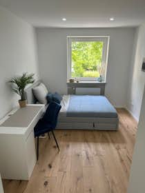 Private room for rent for €875 per month in Munich, Andernacher Straße