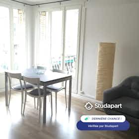 Apartamento para alugar por € 1.075 por mês em Reims, Rue Clovis
