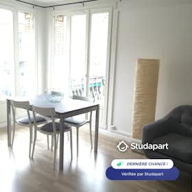 Apartament de închiriat pentru 1.075 EUR pe lună în Reims, Rue Clovis