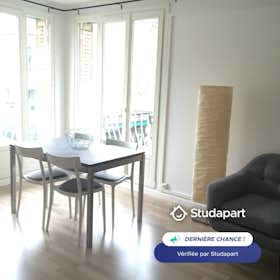 Wohnung zu mieten für 1.075 € pro Monat in Reims, Rue Clovis