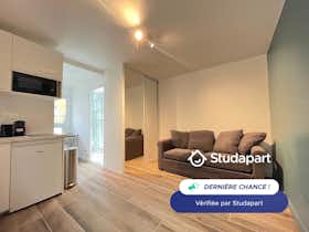Appartement te huur voor € 730 per maand in Cergy, Rue François Villon