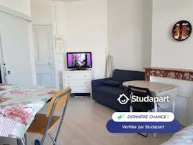 Apartament de închiriat pentru 500 EUR pe lună în Toulon, Rue Marquetas