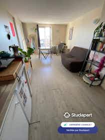 Appartement à louer pour 600 €/mois à Pontoise, Place du Grand Martroy