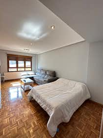 私人房间 正在以 €400 的月租出租，其位于 Oviedo, Matilde García del Real