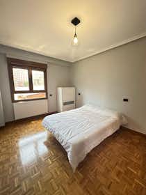 私人房间 正在以 €360 的月租出租，其位于 Oviedo, Matilde García del Real