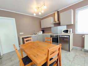 Appartement te huur voor € 950 per maand in La Louvière, Chemin des Billetiers