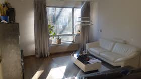 公寓 正在以 €1,950 的月租出租，其位于 Amsterdam, De Wittenkade