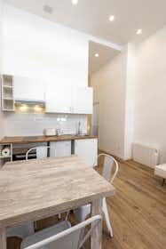 Apartment for rent for €1,800 per month in Madrid, Calle del Espinar