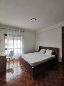 Pokój prywatny do wynajęcia za 400 € miesięcznie w mieście Coimbra, Estrada da Beira
