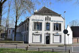Appartement te huur voor € 1.425 per maand in Tilburg, Korvelplein