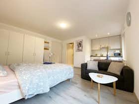 Apartment for rent for €2,216 per month in Dietikon, Überlandstrasse