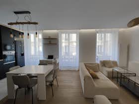Wohnung zu mieten für 1.750 € pro Monat in Paris, Rue La Condamine