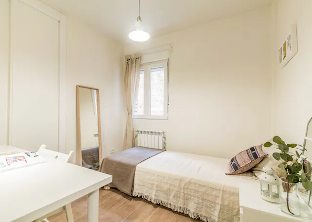 Private room in Paseo de la Reina Cristina, Madrid (1517370) room image 1