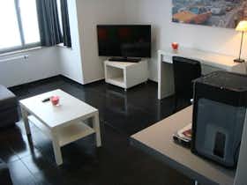 Appartamento in affitto a 695 € al mese a Etterbeek, Avenue Édouard Lacomblé