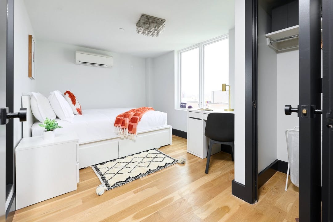 Seneca Ave, Brooklyn, NY preview