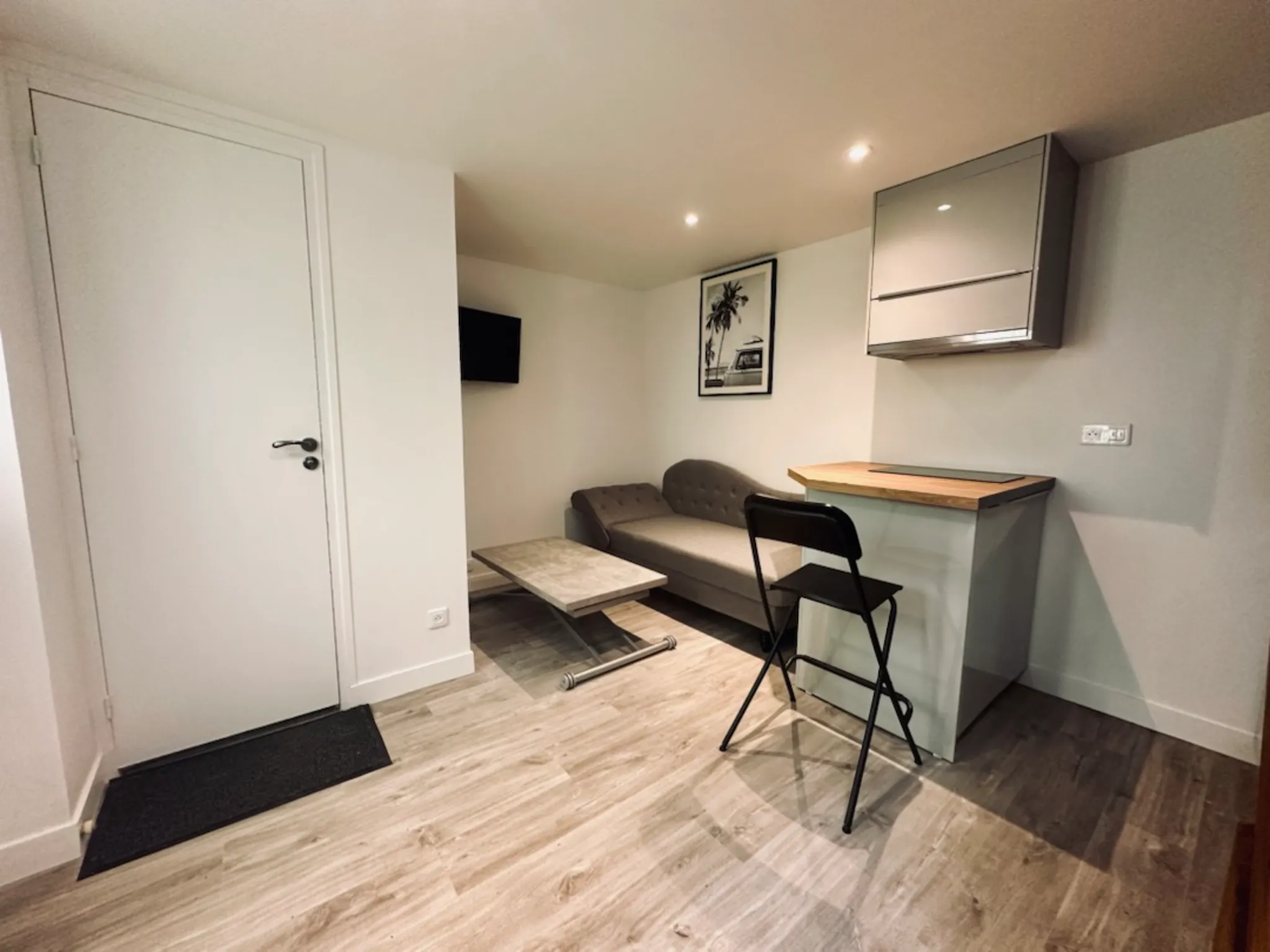 1-Bedroom Building in Rue de Lancry, Paris (1517753) ROOM 1