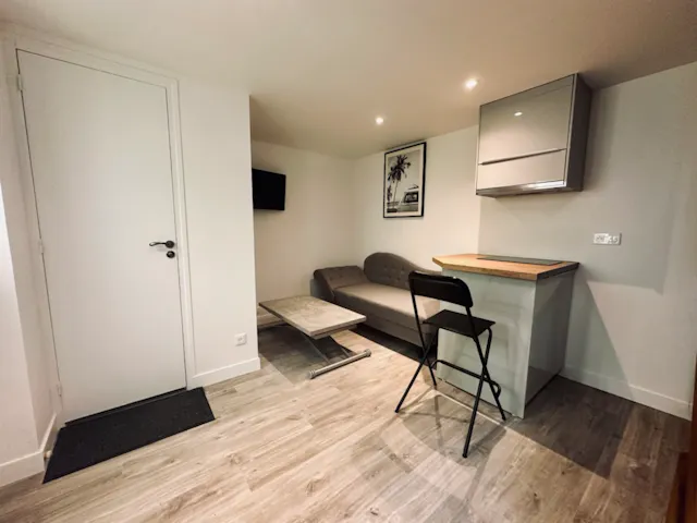 1-Bedroom Building in Rue de Lancry, Paris (1517753) room image 2