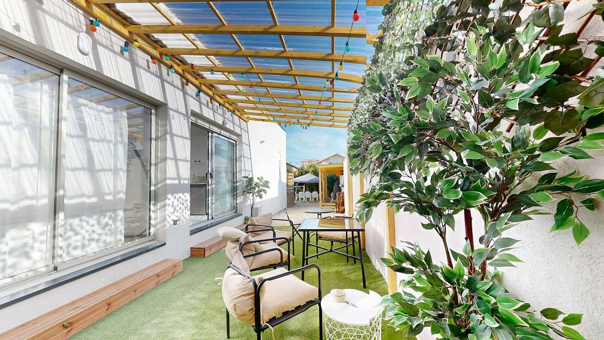 Avenue François Mitterrand, Bron preview