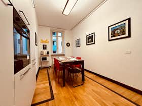 Apartment for rent for €2,000 per month in Varese, Via delle Medaglie d'Oro