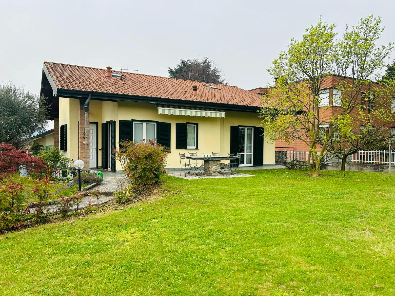 Будинок за оренду для 4 000 EUR на місяць у Inarzo, Via Patrioti