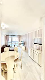 Appartement te huur voor € 4.600 per maand in Argenteuil, Esplanade Salvador Allende