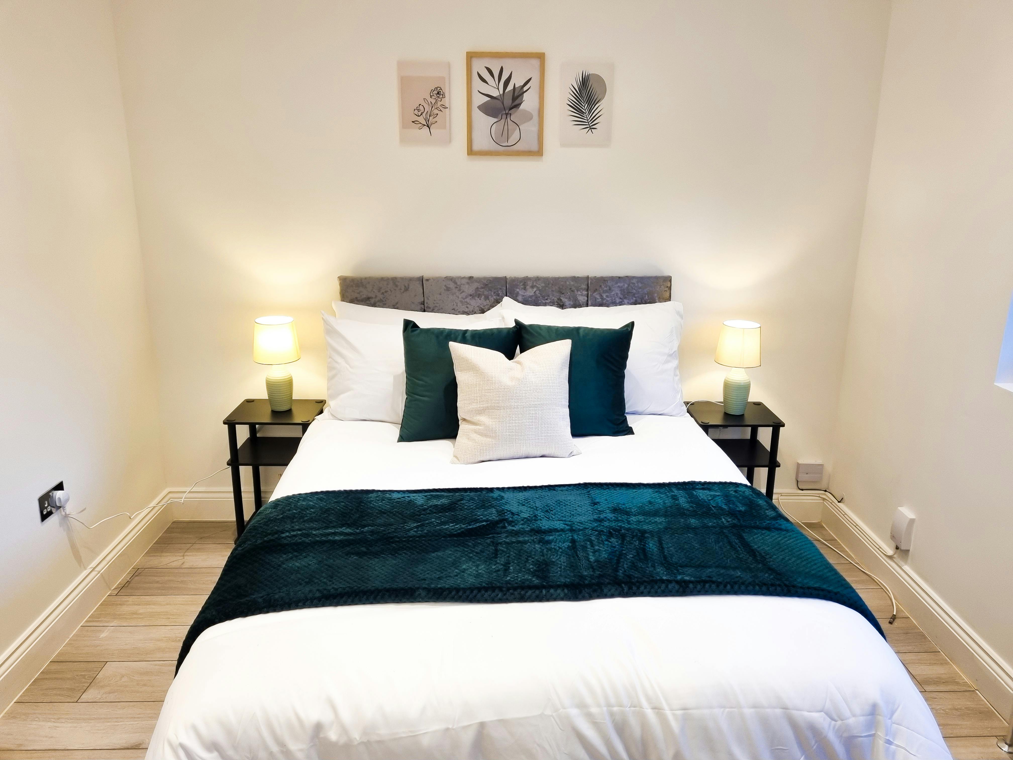 Apartment for rent for £6,988 per month in London, Devonport Road