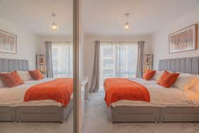Apartamento en alquiler por 4000 GBP al mes en London, Lismore Boulevard