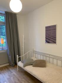 WG-Zimmer zu mieten für 535 € pro Monat in Düsseldorf, Kölner Landstraße