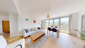 Appartement te huur voor € 890 per maand in Saint-Étienne, Rue Antoine Durafour
