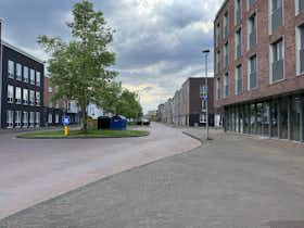 Haus zu mieten für 2.750 € pro Monat in Almere Stad, Beneluxlaan