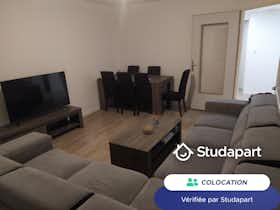Private room for rent for €550 per month in Valserhône, Rue de la Pierre