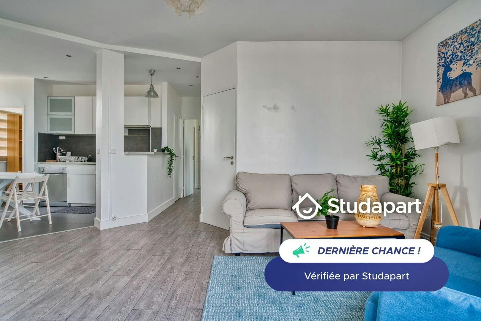 Apartment for rent for €2,100 per month in Courbevoie, Rue Louis Ulbach