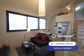 Appartement te huur voor € 1.150 per maand in Toulouse, Rue du Faubourg Bonnefoy