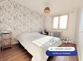 Appartement te huur voor € 920 per maand in Dijon, Avenue du Drapeau