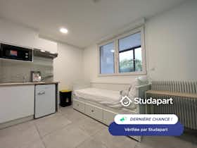 Apartamento para alugar por € 650 por mês em Pontoise, Lieu-dit Les Maradas Verts