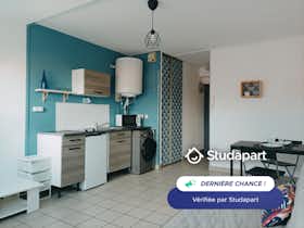 公寓 正在以 €395 的月租出租，其位于 Famars, Rue du Mont Houy