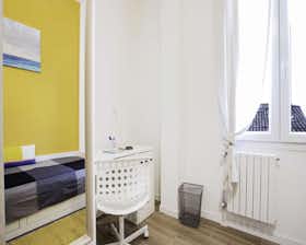 Отдельная комната сдается в аренду за 650 € в месяц в Bologna, Viale Alfredo Oriani