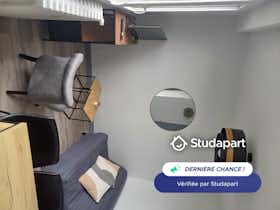 Appartement te huur voor € 670 per maand in Angers, Rue des Arènes