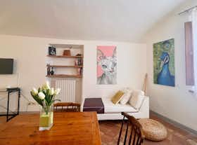 Apartment for rent for €1,450 per month in Florence, Via dei Benci