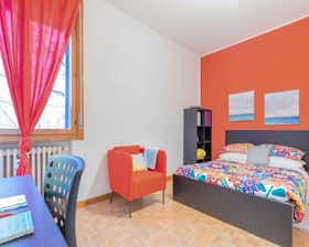Отдельная комната сдается в аренду за 555 € в месяц в Padova, Via Roberto Schumann