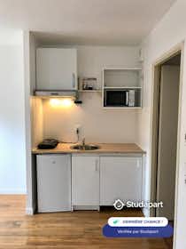 Appartement te huur voor € 570 per maand in Saint-Herblain, Rue des Calvaires