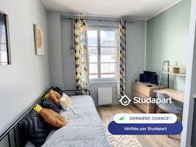 公寓 正在以 €450 的月租出租，其位于 Tours, Rue de la Tour d'Auvergne