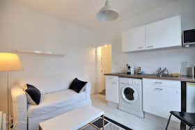 Apartament de închiriat pentru 1.378 EUR pe lună în Paris, Rue Saint-Maur