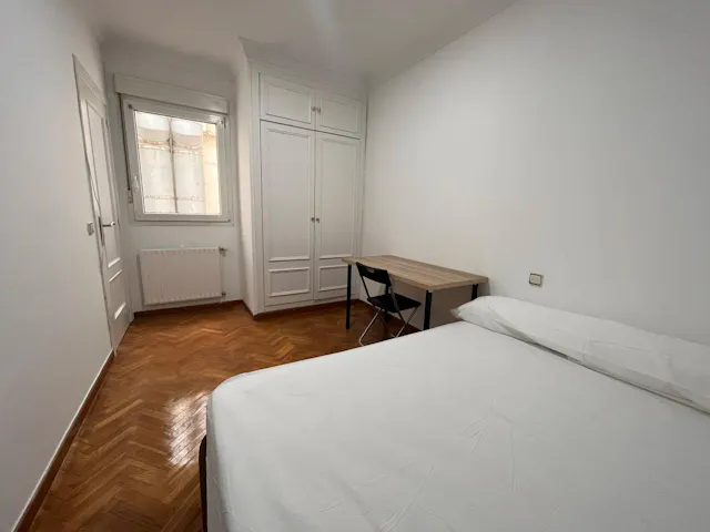 Private room in Calle de Grafal, Madrid (1518873) room image 2
