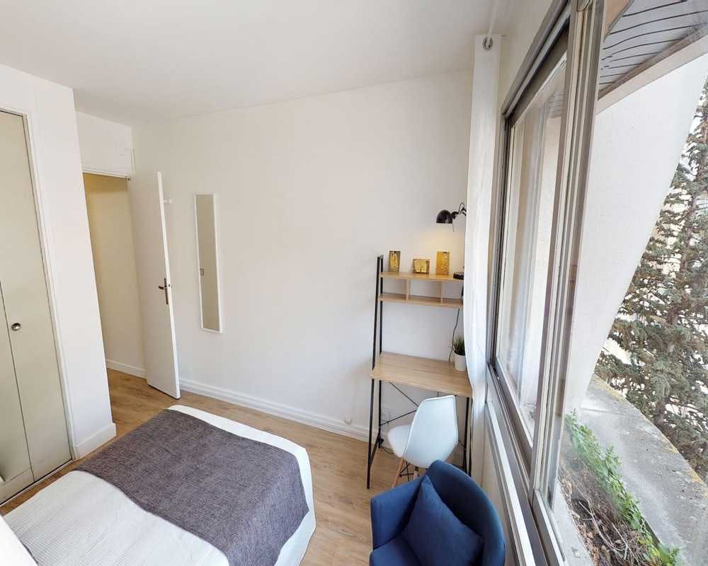 Private room for rent for €1,020 per month in Paris, Rue Olier