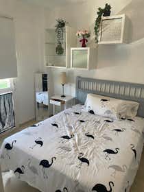 Отдельная комната сдается в аренду за 450 € в месяц в Bollullos de la Mitación, Calle Atalaya