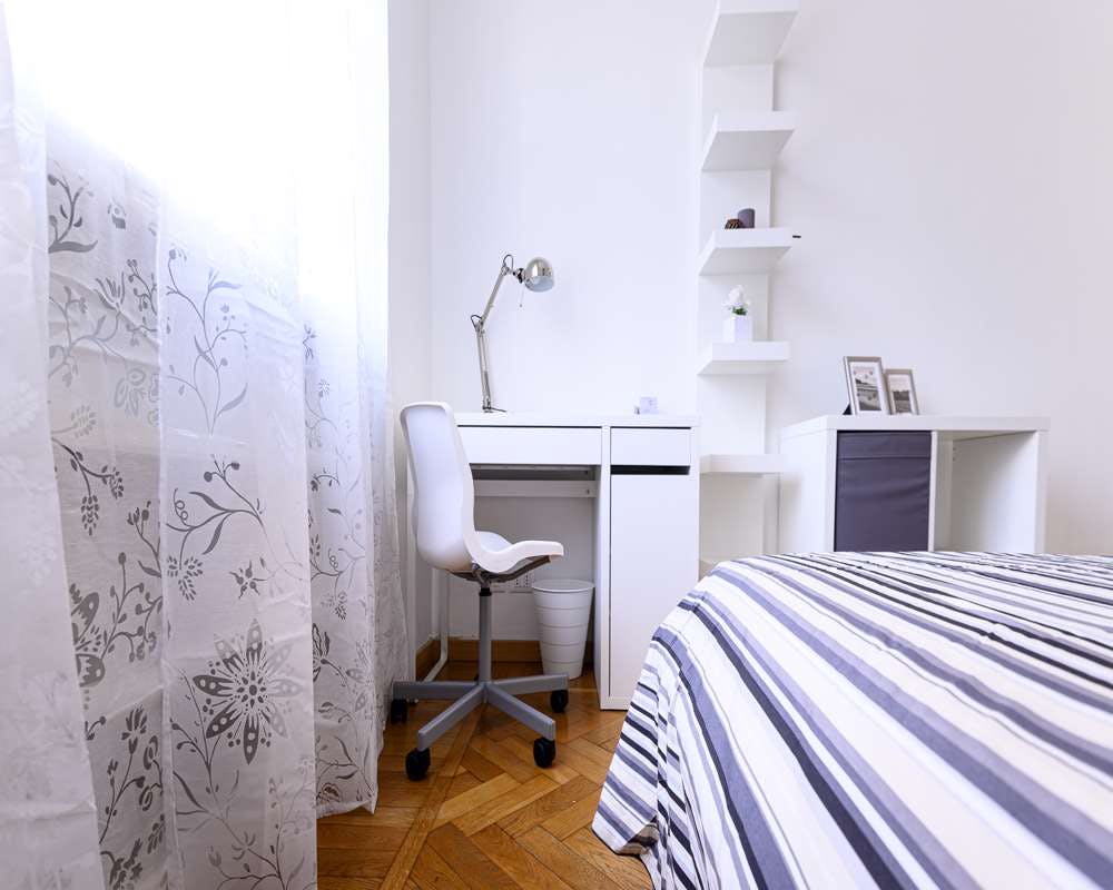 Piazzetta Guastalla, Milan