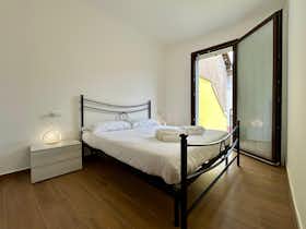 Apartment for rent for €1,100 per month in Varese, Via Carletto Ferrari