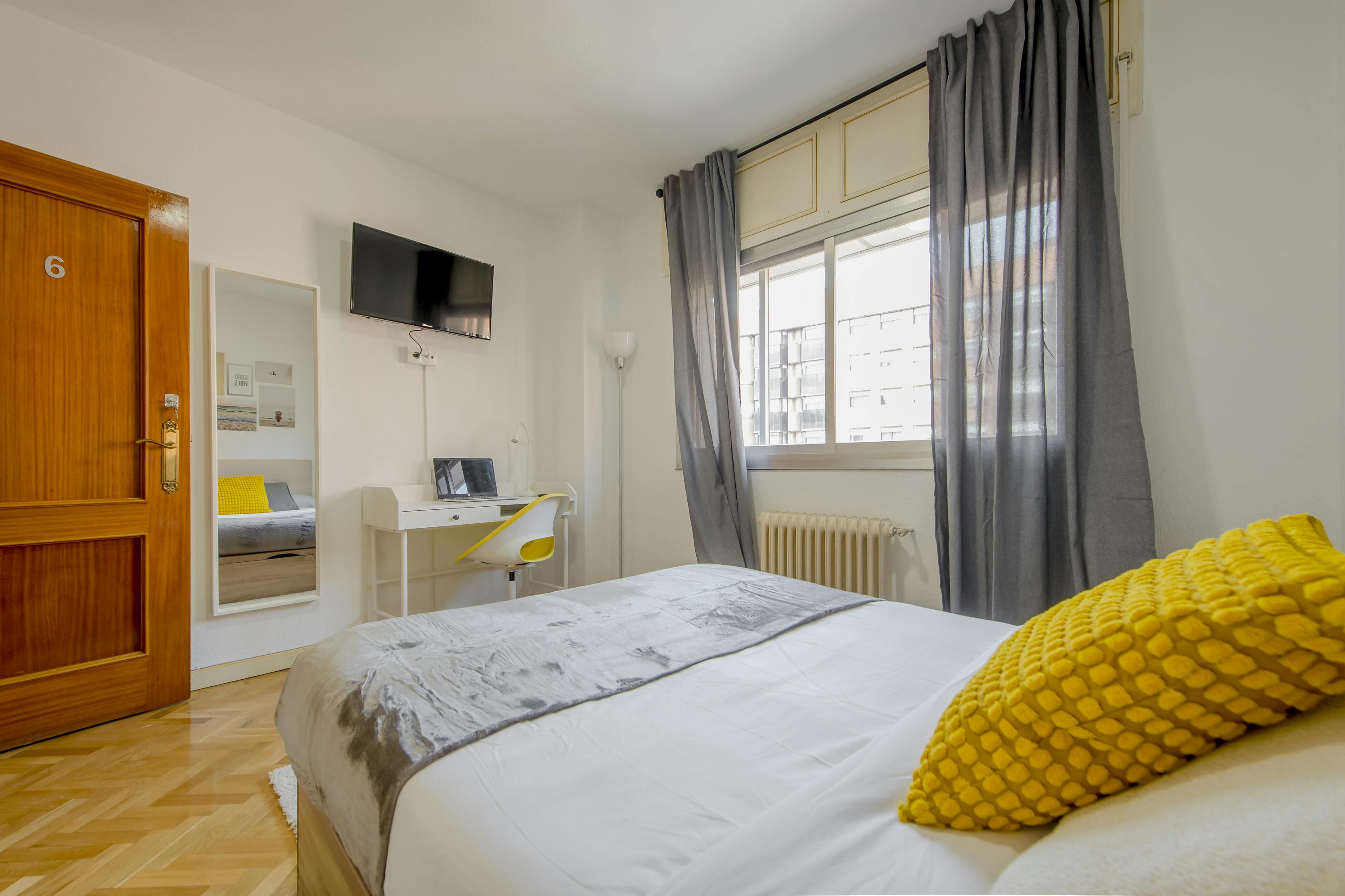 Private room for rent for €690 per month in Madrid, Calle de Juan Esplandiú
